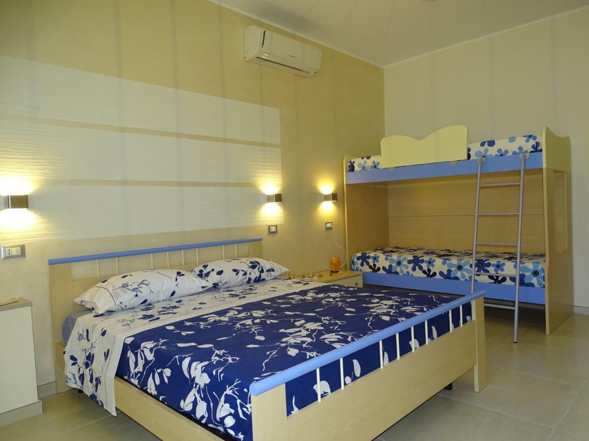 Linda Casa Vacanze Felline Kültér fotó